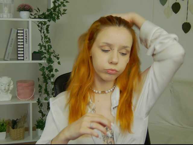 Rachel-lips live cam on BongaCams