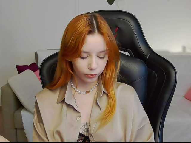 Rachel-lips live cam on BongaCams