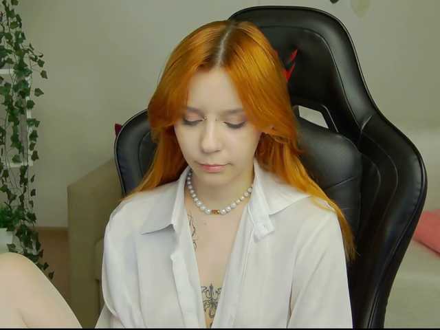 Rachel-lips live cam on BongaCams