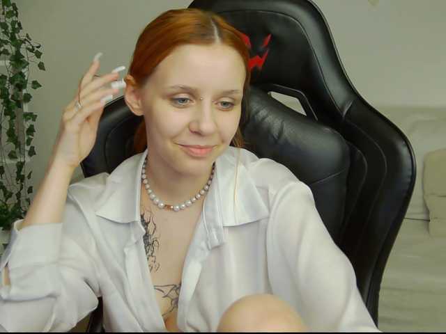 Rachel-lips live cam on BongaCams