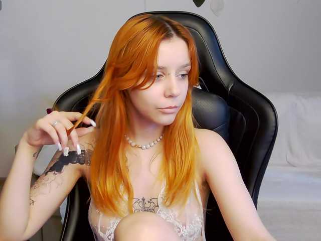 Rachel-lips live cam on BongaCams