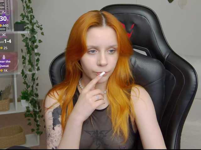 Rachel-lips live cam on BongaCams