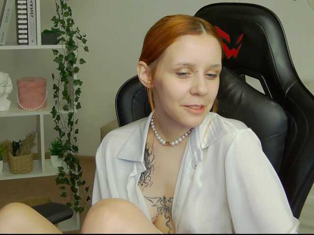 Rachel-lips live cam on BongaCams