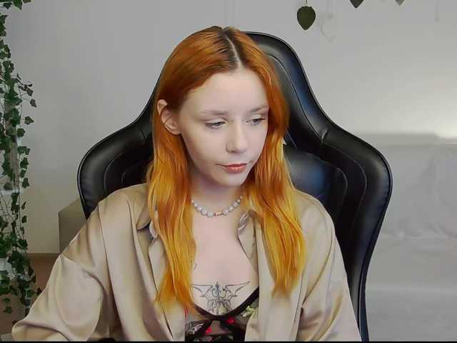 Rachel-lips live cam on BongaCams