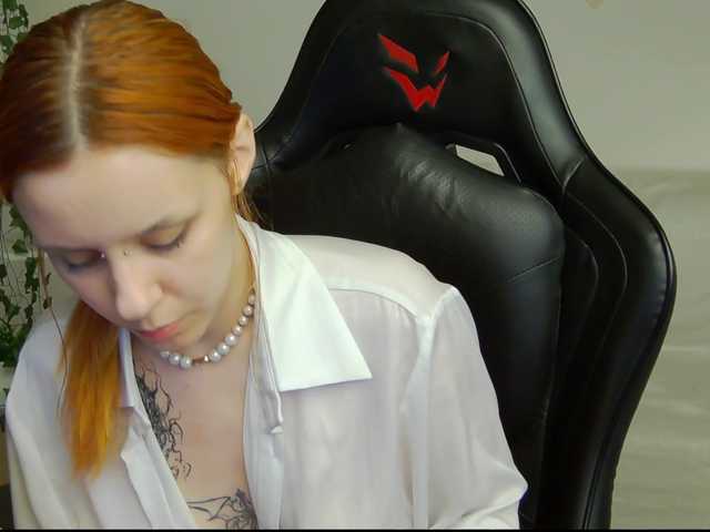 Rachel-lips live cam on BongaCams
