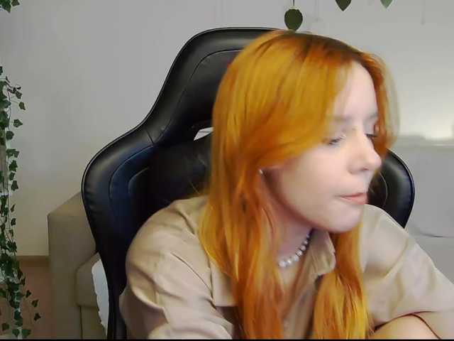 Rachel-lips live cam on BongaCams