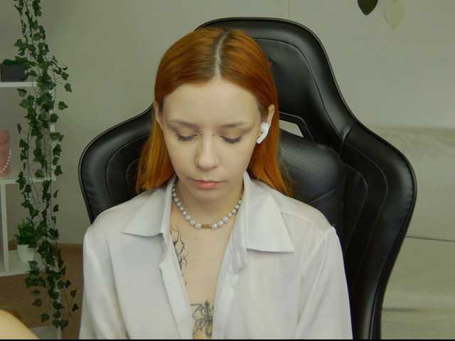 Rachel-lips live cam on BongaCams