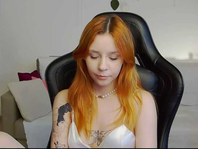 Rachel-lips live cam on BongaCams