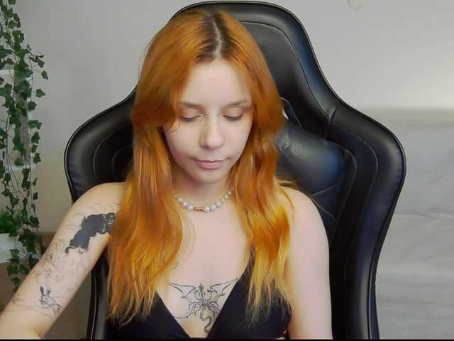 Rachel-lips live cam on BongaCams