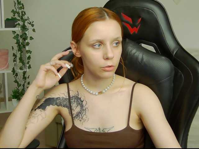 Rachel-lips live cam on BongaCams