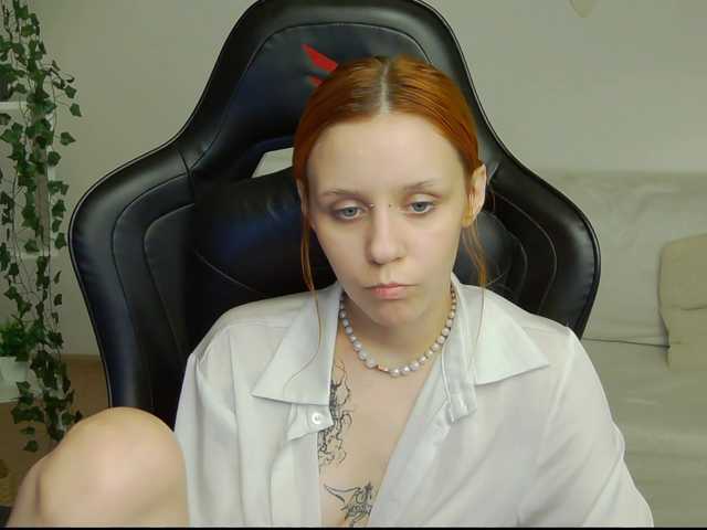 Rachel-lips live cam on BongaCams