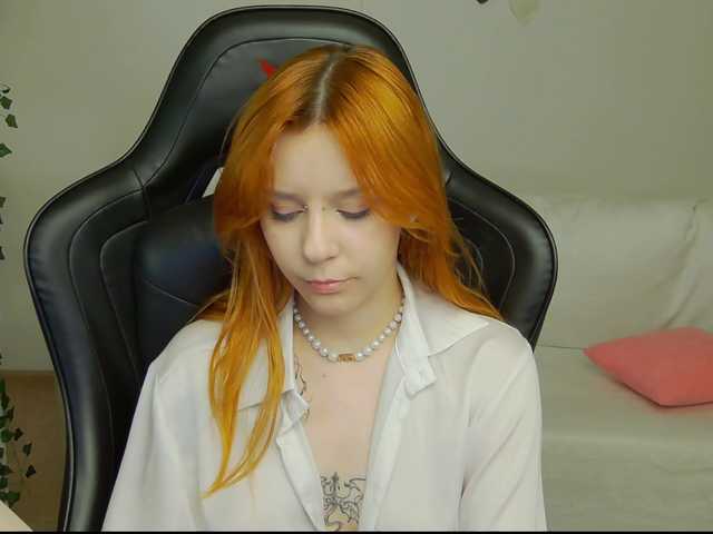 Rachel-lips live cam on BongaCams