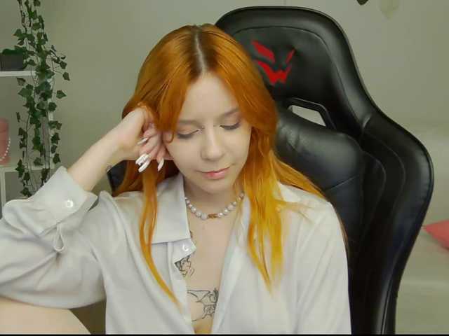 Rachel-lips live cam on BongaCams