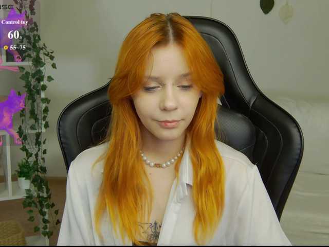Rachel-lips live cam on BongaCams