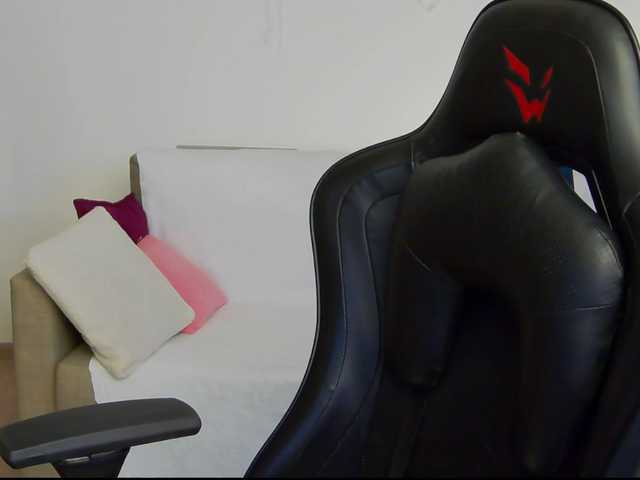 Rachel-lips live cam on BongaCams