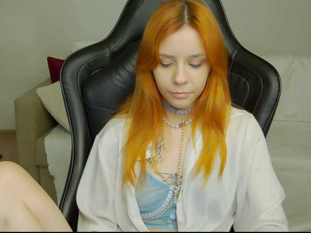 Rachel-lips live cam on BongaCams
