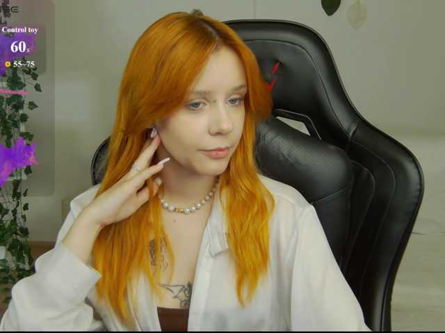 Rachel-lips live cam on BongaCams