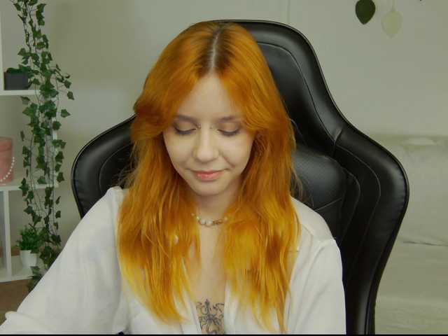 Rachel-lips live cam on BongaCams