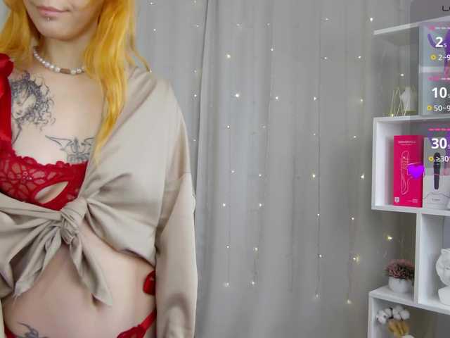 Rachel-lips live cam on BongaCams