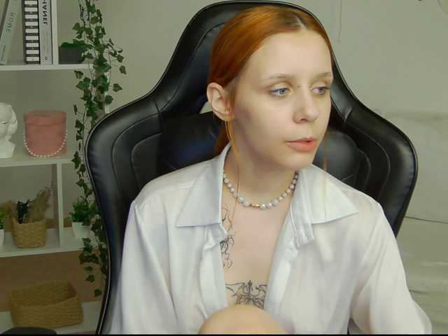 Rachel-lips live cam on BongaCams