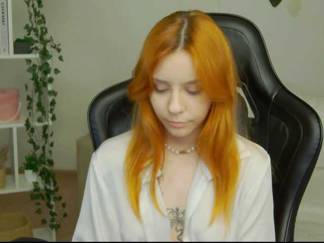 Rachel-lips live cam on BongaCams