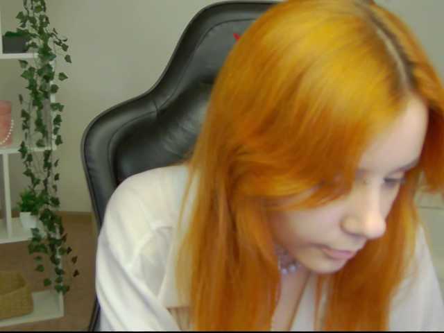 Rachel-lips live cam on BongaCams