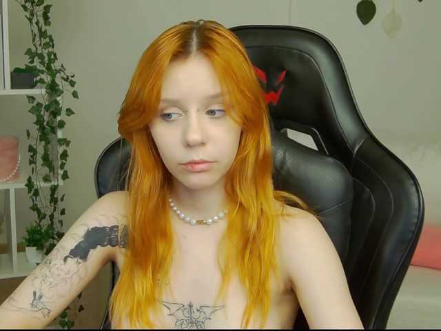 Rachel-lips live cam on BongaCams