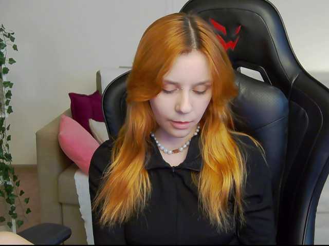 Rachel-lips live cam on BongaCams