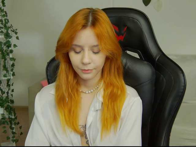 Rachel-lips live cam on BongaCams