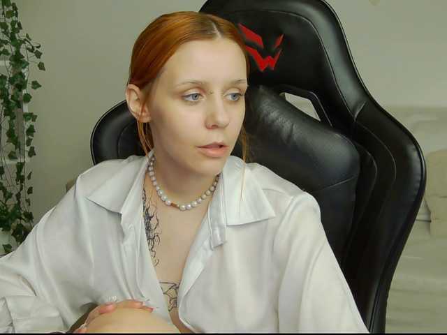 Rachel-lips live cam on BongaCams