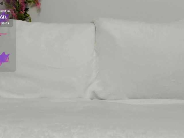 Rachel-lips live cam on BongaCams