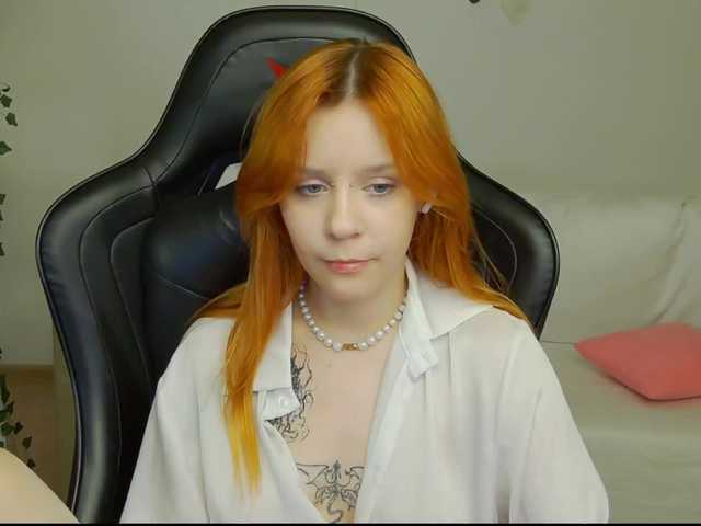 Rachel-lips live cam on BongaCams