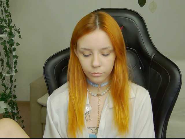 Rachel-lips live cam on BongaCams