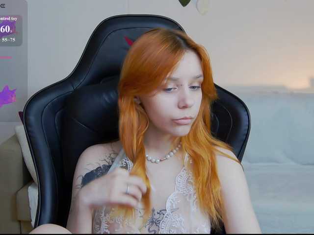 Rachel-lips live cam on BongaCams