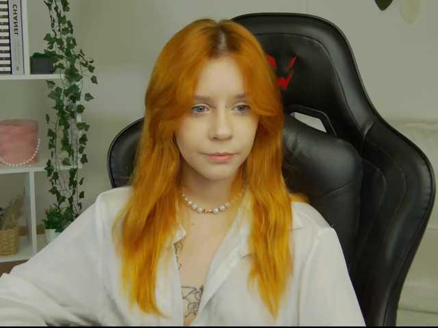 Rachel-lips live cam on BongaCams