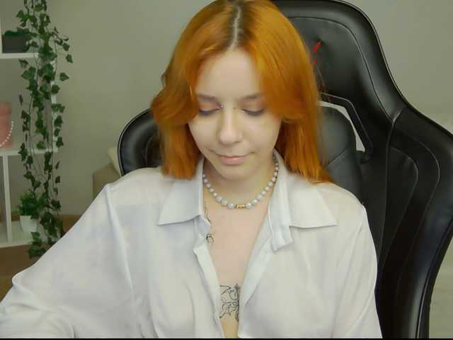 Rachel-lips live cam on BongaCams