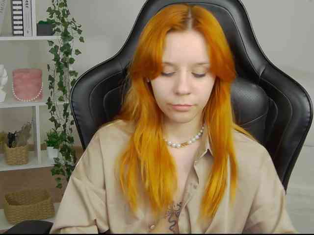 Rachel-lips webcam
