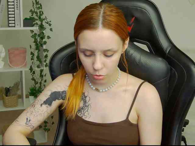 Rachel-lips webcam