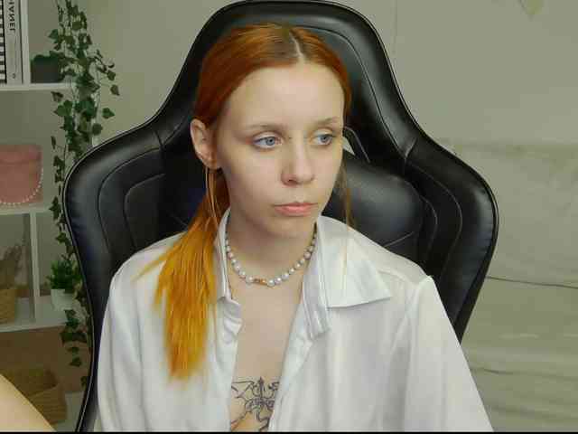 Rachel-lips webcam