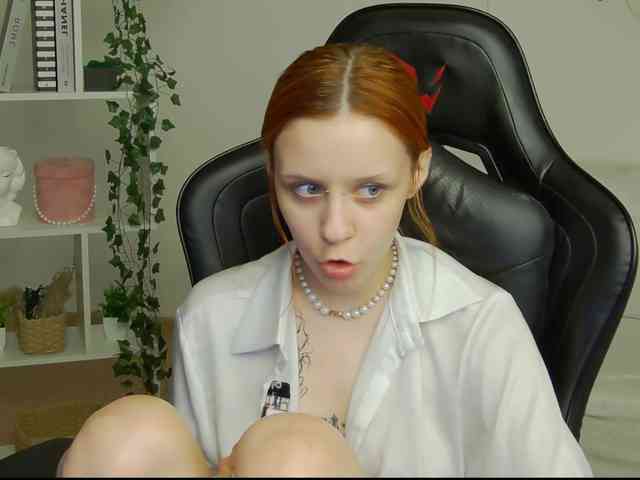 Rachel-lips webcam