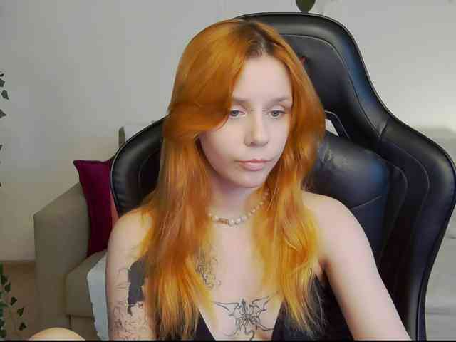 Rachel-lips webcam