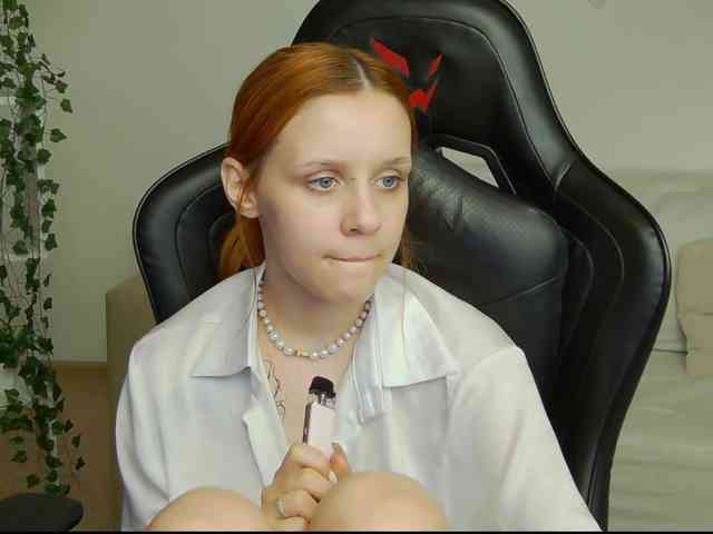 Rachel-lips webcam