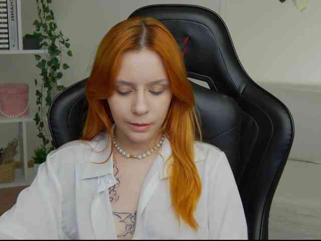 Rachel-lips webcam