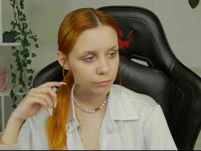 Rachel-lips webcam