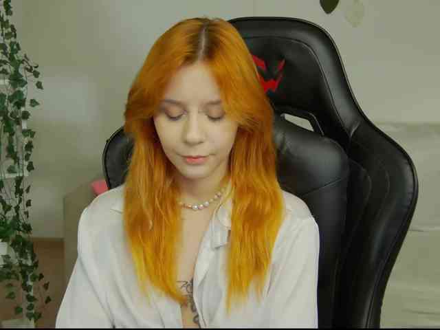 Rachel-lips webcam