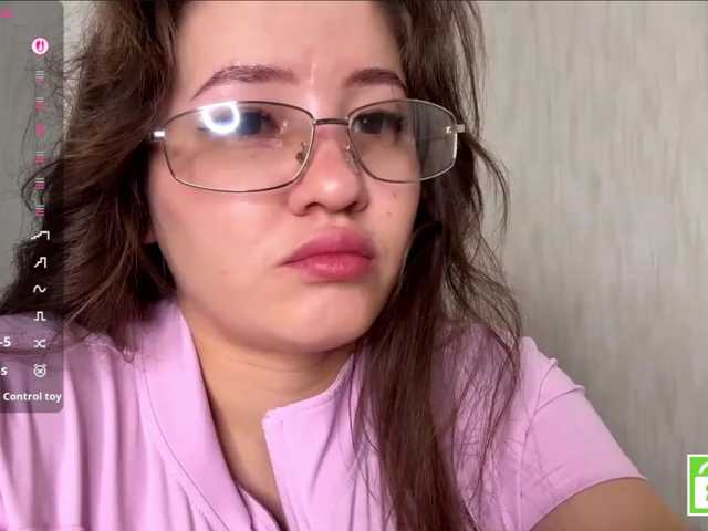 EstellaRosenfeldt live cam on BongaCams