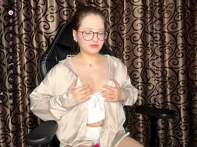 EstellaRosenfeldt's BongaCams show and profile