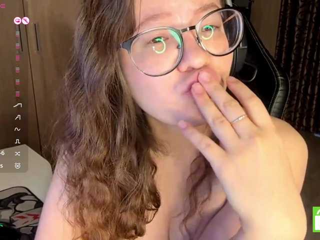 EstellaRosenfeldt's BongaCams show and profile