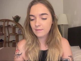 RoxyHorny Porn Show