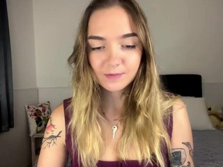 RoxyHorny Porn Show